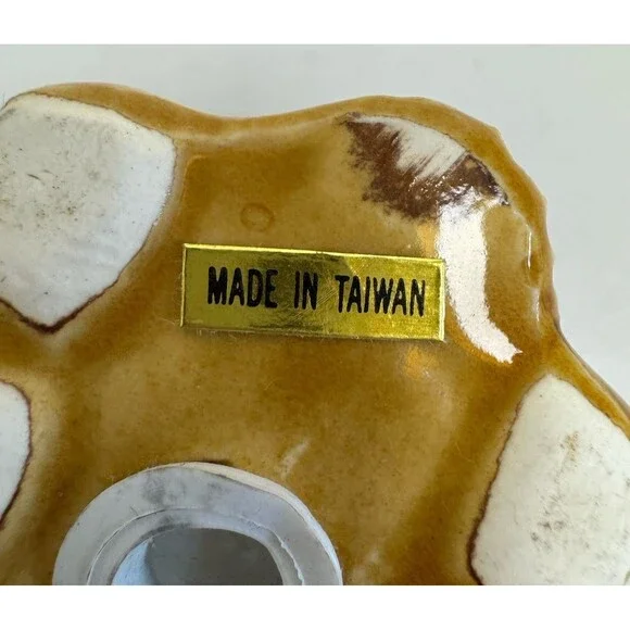 Vintage Train Locomotives Salt‎ and Pepper Shakers with Stoppers Made in Taiwan - Picture 5 of 5